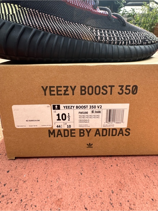 yeezy boost 350 v2 box dimensions Adidas Light GY3438 Size 12/13.5W The clean appearance is solidified with a translucent white rubber midsole and outsole that wrap full adidas Yeezy Boost 350 V2